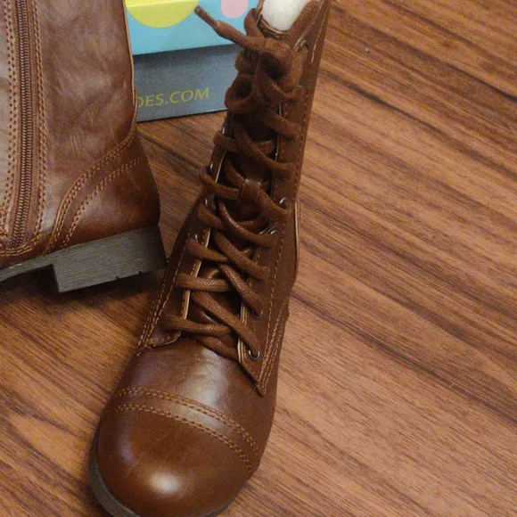 {Soda} Brown Boots - Picture 4 of 6